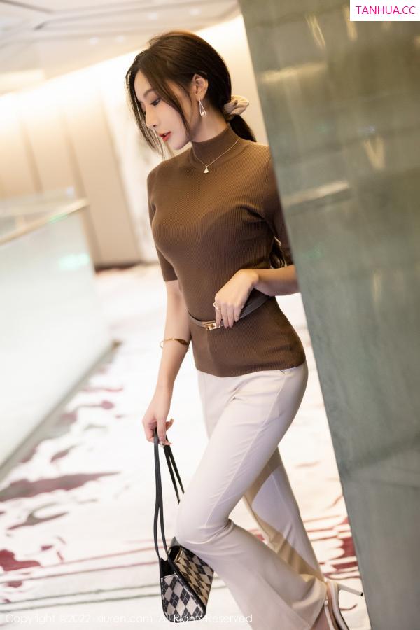 王馨瑶  [XiuRen]高清写真图 2022.12.09 No.5978 王馨瑶yanni 时尚美腿第8张图片